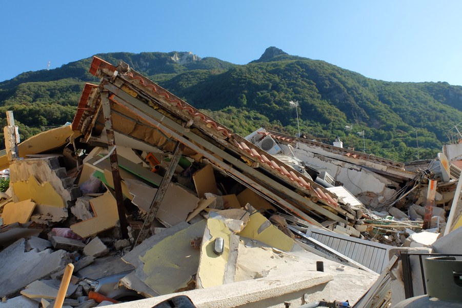  Area di forte danneggiamento, nel centro abitato di Majo