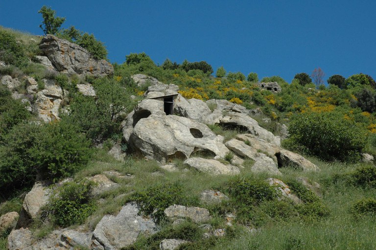 altesina mount bronze age tomb.jpg